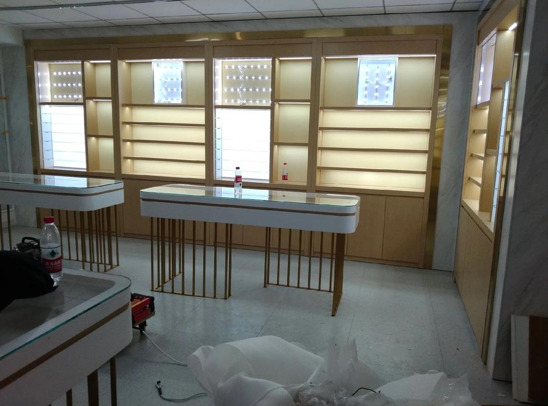 上海樓店商會(huì)裝修工程進(jìn)入尾聲 聚焦眼鏡店裝修與展示柜設(shè)計(jì)安裝