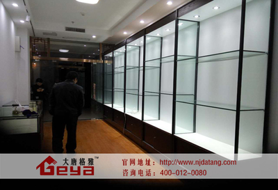 這才是珠寶展示柜定做正確的打開方式 展覽展柜的設(shè)計與上門安裝